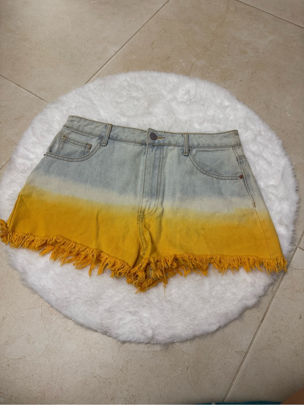 F21 Denim Dip-Dye Yellow Ombre Fringe Hem Women’s Shorts Size 28